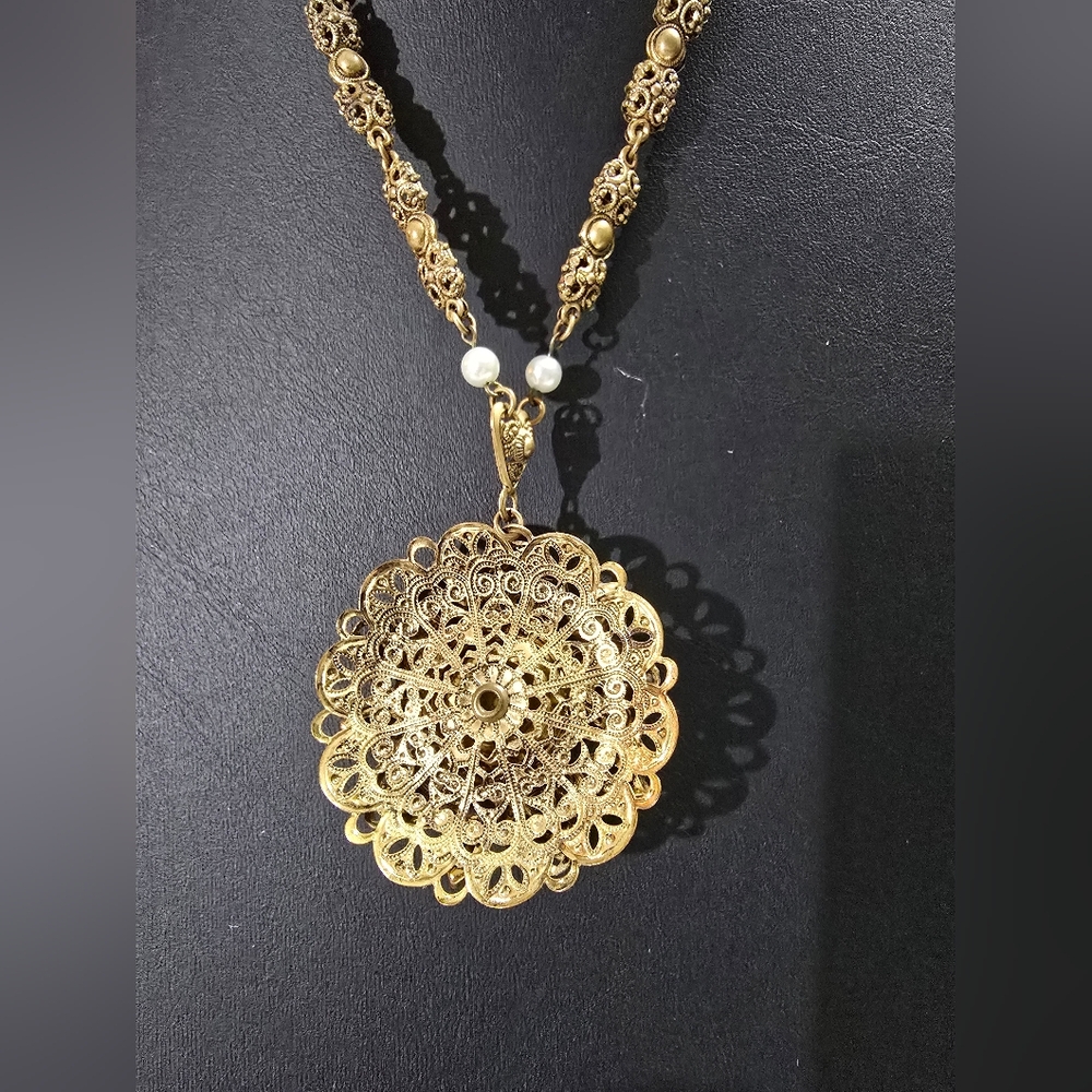 Vintage Western Germany Red Aurora Borealis Antique Gold Tone Filigree Necklace - Picture 6 of 13